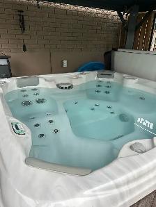 Hot Tub with lounger - Photo 3