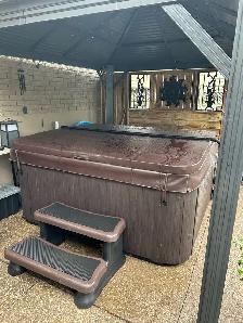 Hot Tub with lounger - Photo 6