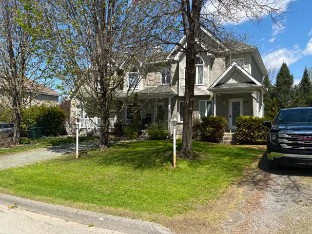 Maison de ville 5 ½ à louer – St-Élie | 1665$/mois