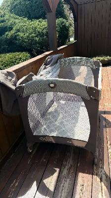 Playpen - Graco Pack and Play  in carry bag - Photo 3