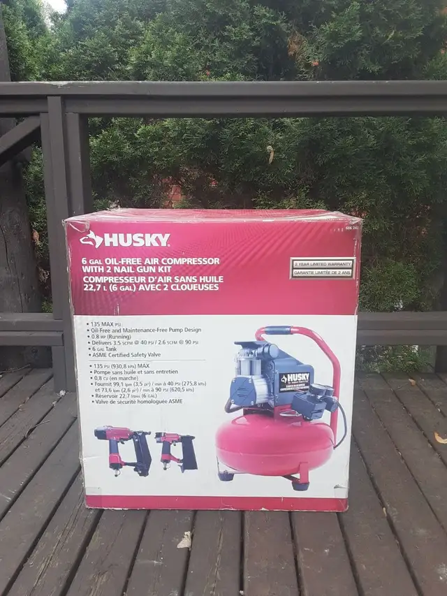 HUSKY 6 Gal OIL-FREE AIR COMPRESSOR