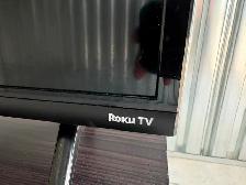 32' Smart TV - Photo 5