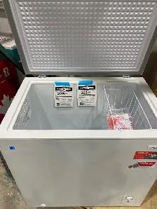 Frigidaire 7 cu Chest Freezer - Photo 3