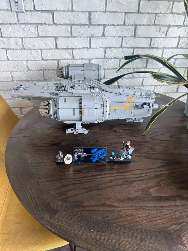 Lego UCS Razor Crest Fully Completed with Manual and Mini Figs
