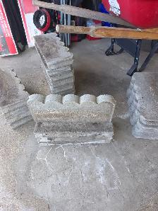 Old castle Scalloped Straight Landscape Edger For Sale - Photo 2