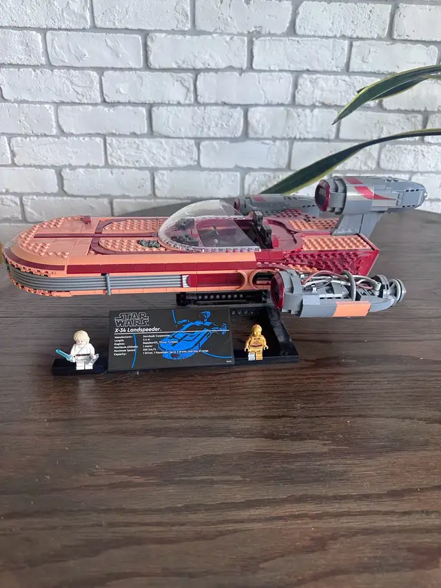 Lego UCS Landspeeder Completed With Manual and Mini Figs