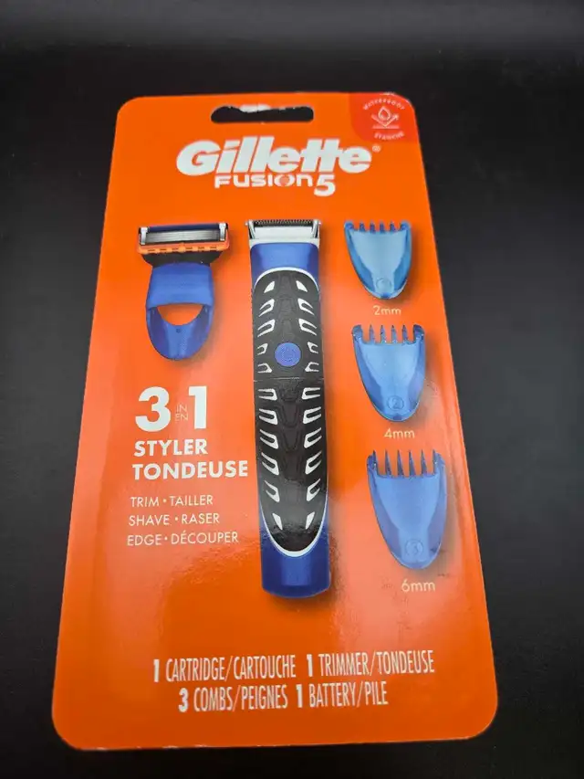 NEW Gillette Fusion 5 3in1 Electric Shaver