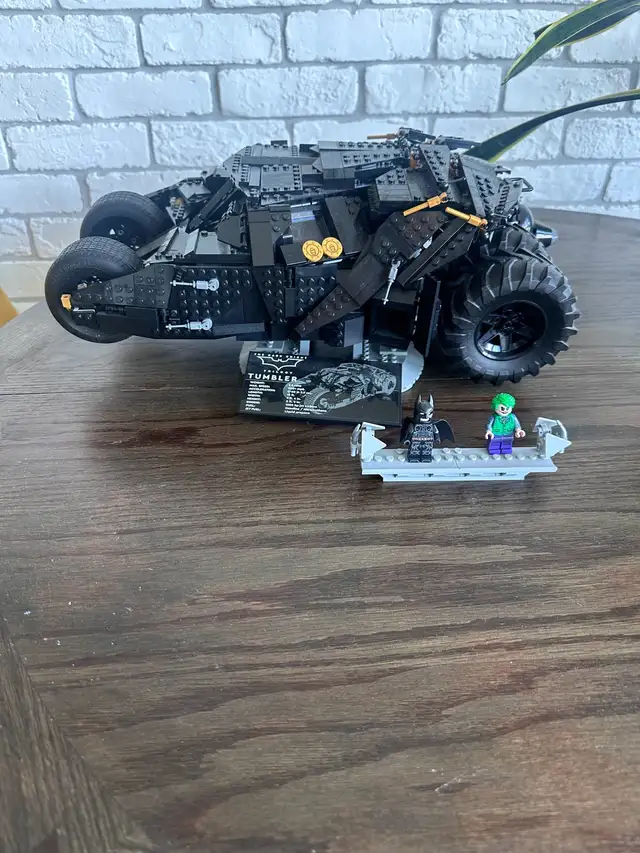 Lego 76240 Batmobile Tumbler Dark Knight UCS