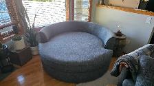Comfortable 48' Round Sofa - Photo 2