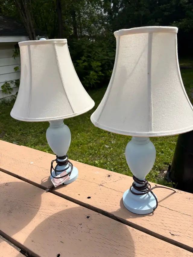 Bedroom lamps like new