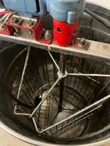 Bee Hive Spinner - Photo 2
