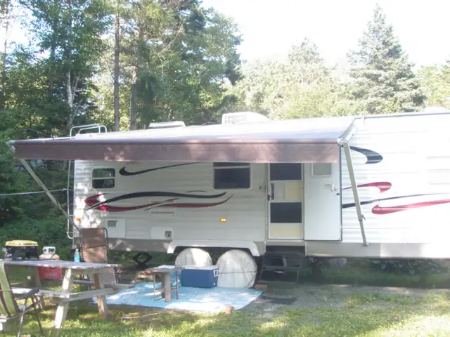2005 29ft COACHMEN TRAILER