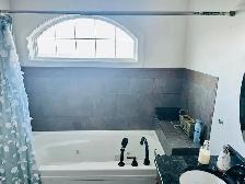 Spacious 4 Bed Home – Eagle Ridge Fort McMurray – Site Bus Near - Photo 2