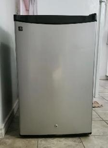 Refrigerator - Photo 2
