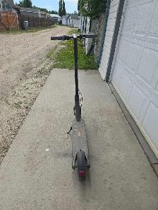 Ninebot E-scooter - Photo 2