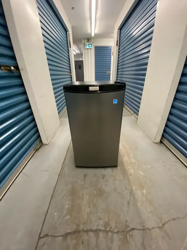 DANBY MINI REFRIGERATOR