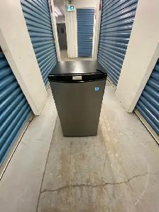 DANBY MINI REFRIGERATOR - Photo 3
