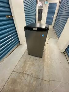 DANBY MINI REFRIGERATOR - Photo 4