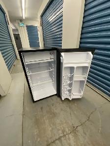 DANBY MINI REFRIGERATOR - Photo 9