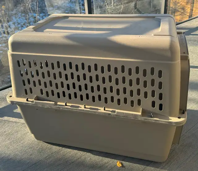 DOG CRATE FREE TO PICKUP