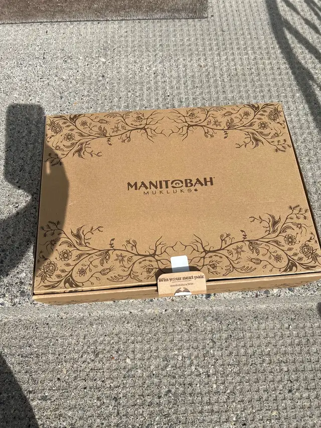 make offer: manitobah mukluks winter boots