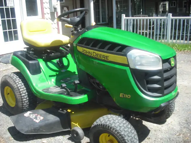 TRACTEUR À GAZON