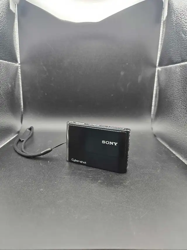 Sony Cybershot DSC-T70 8.1 MP digital camera