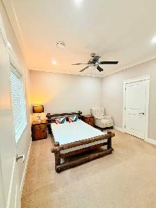 private spacious Fully furnished room with private washroom - Photo 3