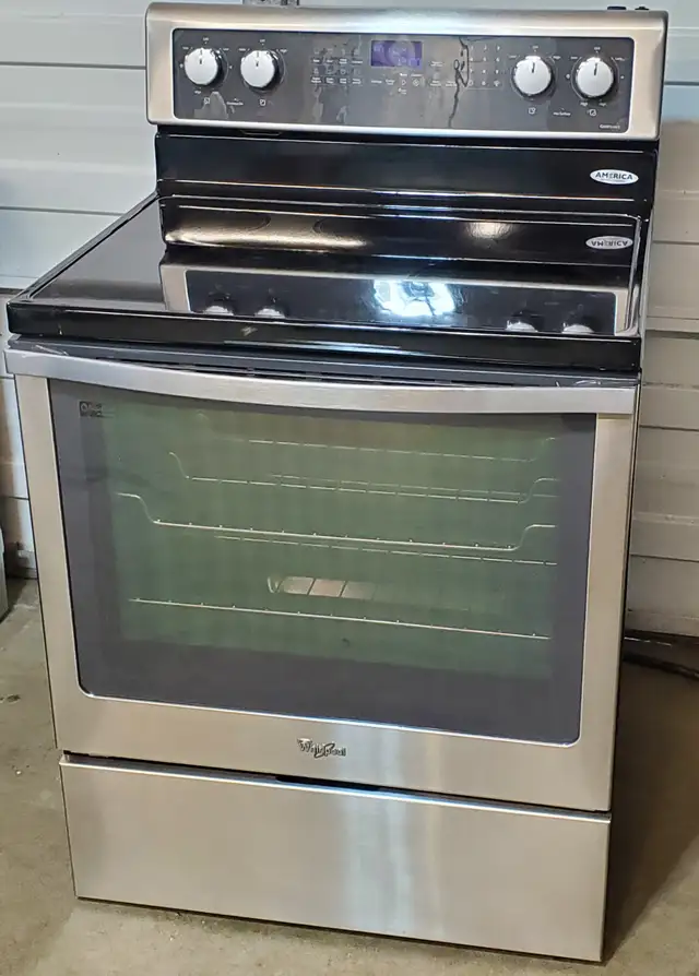 Whirlpool Smooth Top Stove - Stainless steel, Digital controls