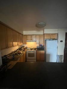 Downtown Mississauga Shared Room | Near Square One, GO Transit - Photo 5