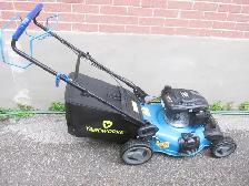 2022 YARDWORKS 21' SELF PROPELLED LAWN MOWER W/BAGGER LIKE NEW