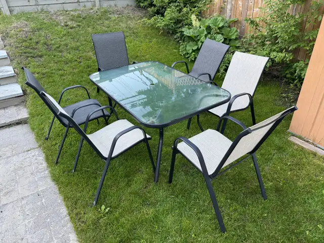 Patio Table & 6 Chairs
