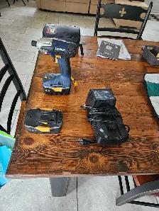 visseuse Rona 14.4 volts , 2 batteries $35. - Photo 3