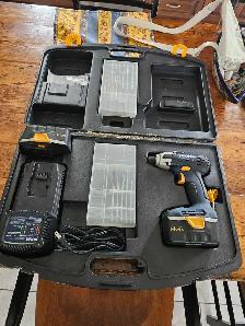 visseuse Rona 14.4 volts , 2 batteries $35. - Photo 5