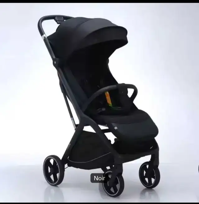 SUPERBE POUSSETTE COMPACTE 0 À 48 MOIS