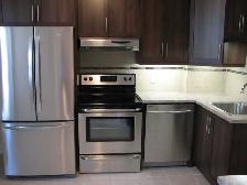 Large Renovated 3-BR 2 Floors - Grand Rénové 3 Chambres 2 Étages