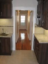Large Renovated 3-BR 2 Floors - Grand Rénové 3 Chambres 2 Étages - Photo 2
