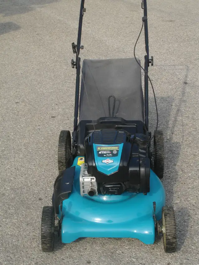 RARLY USED 21' YARDWORKS EX SERIES 6.75HP LAWNMOWER  REAR BAG!