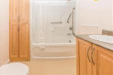 QUIET, SECURE LOCATION! Bachelor Apartment Heat & Hydro incl. - Photo 2