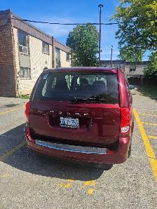 2017 Dodge Grand Caravan Wheelchair Accessible – Low Mileage - Photo 3