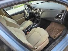 2013 Chrysler 200 - Photo 2
