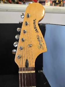 Squier Jaguar guitar - Photo 3