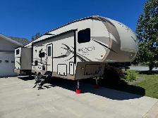 2019 Rockwood Signature Ultralight 8301 5th wheel with warranty