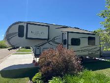 2019 Rockwood Signature Ultralight 8301 5th wheel with warranty - Photo 2