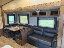 2019 Rockwood Signature Ultralight 8301 5th wheel with warranty - Photo 3