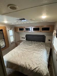 2019 Rockwood Signature Ultralight 8301 5th wheel with warranty - Photo 7