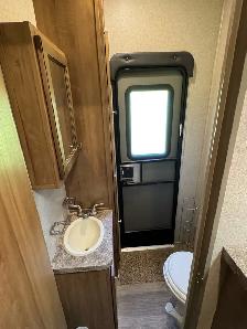 2019 Rockwood Signature Ultralight 8301 5th wheel with warranty - Photo 8