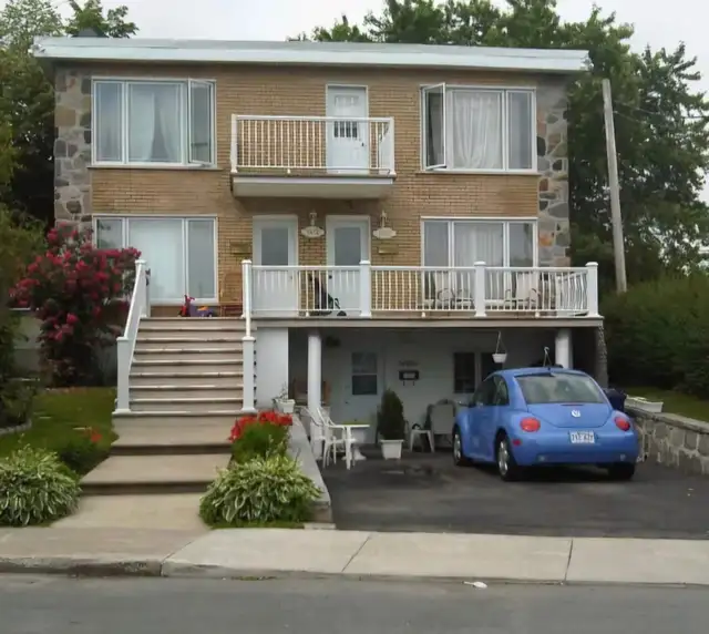 HAUT ET BAS DE DUPLEX A LOUER- CHOMEDEY, LAVAL