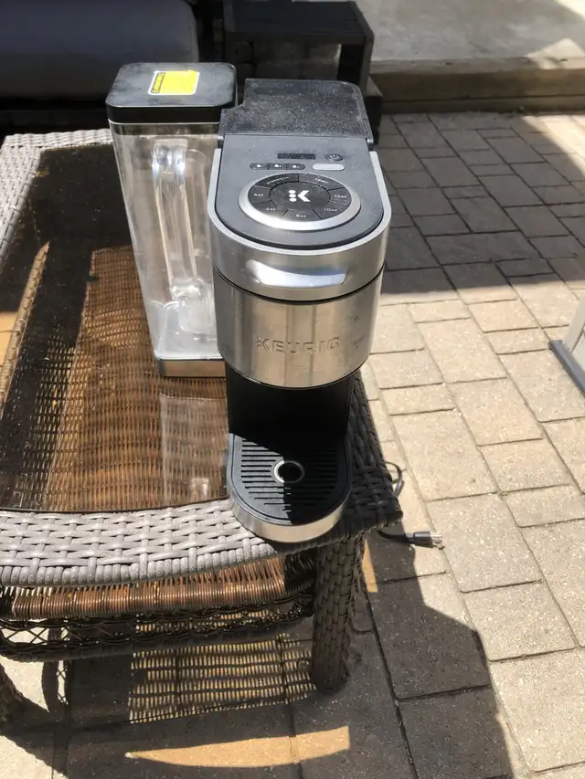Keurig single serve coffee maker Like New $50 with original box