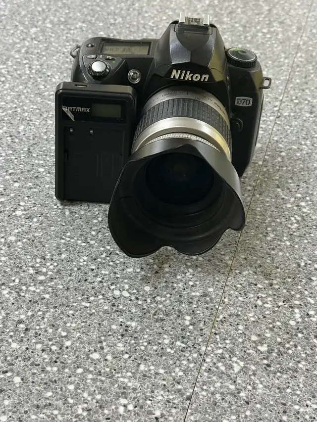 Nikon D70 DSLR Camera with Lens